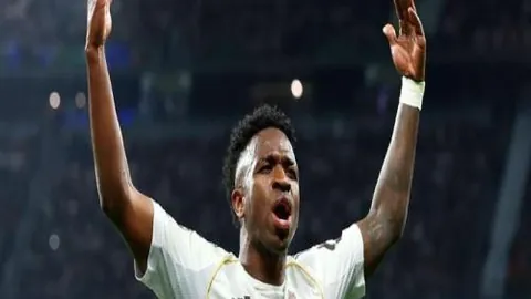 库兹马与罗林斯默契重现，各自主场独得20分5板，高效助力球队